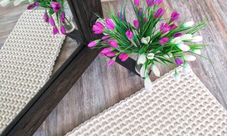 Цветы и коврик для ванной